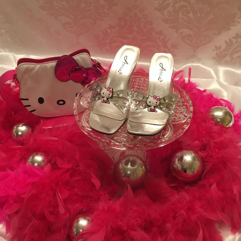 ADORABLE vintage glass slippers with hello kitty and crystal details!